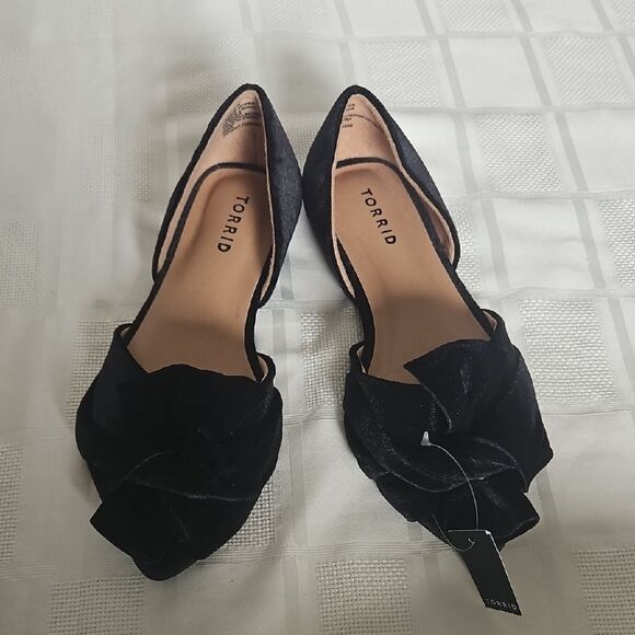 Torrid Black Women's Shoes with Floral Detail - Picture 11 of 16